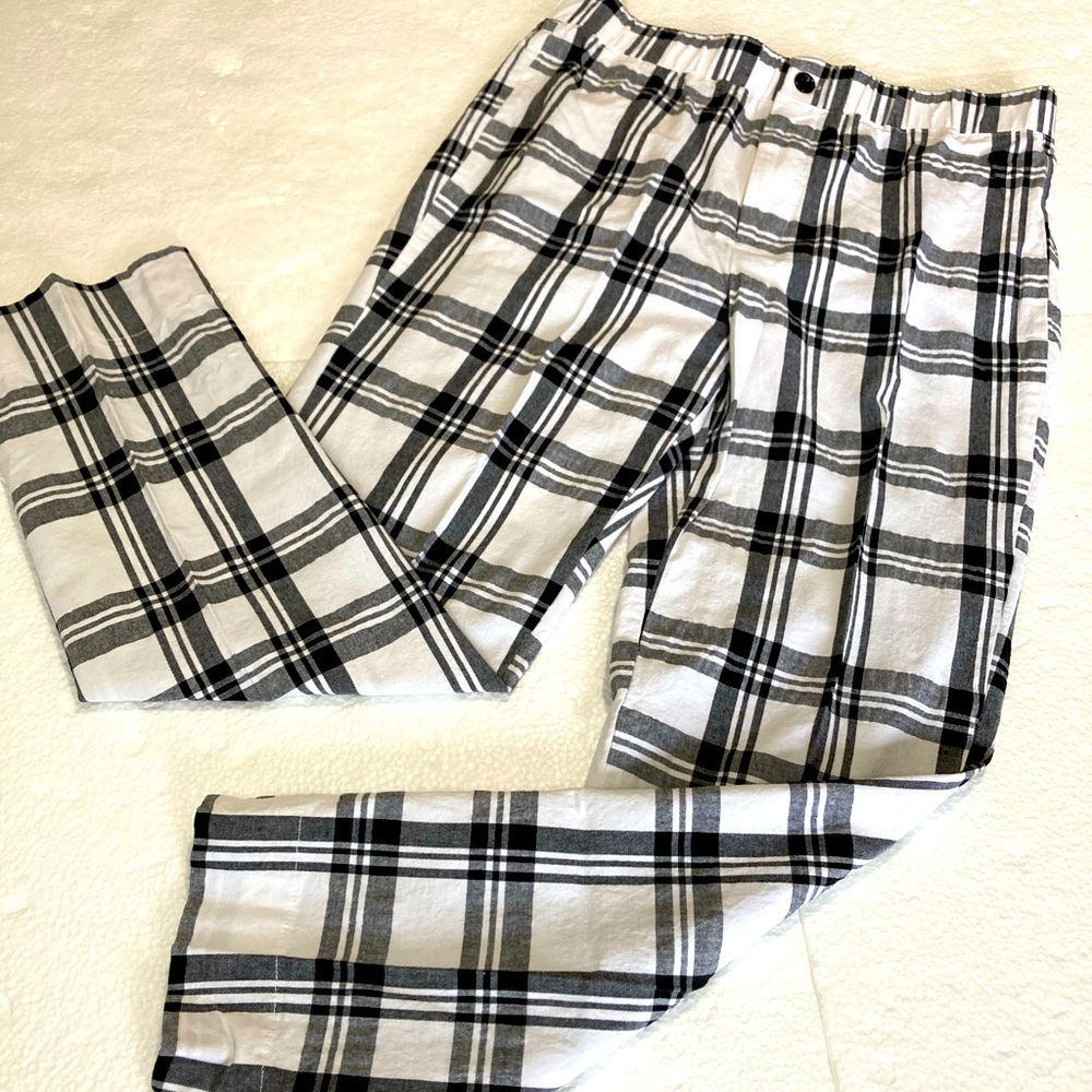 Rue21 women’s ankle/crop pants Size M